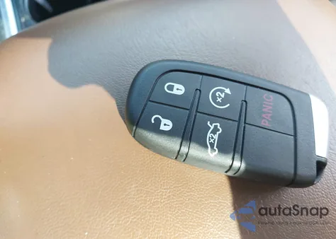 2019 Chrysler 300 300C z USA, uszkodzony, nr VIN 2C3CCAPT5KH606049